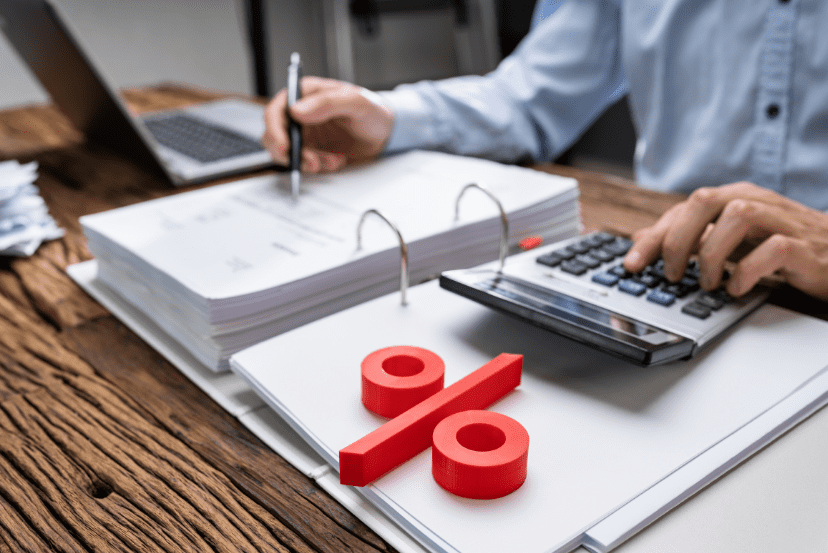 What are the Key Differences Between Invoice Discounting And Invoice Factoring?